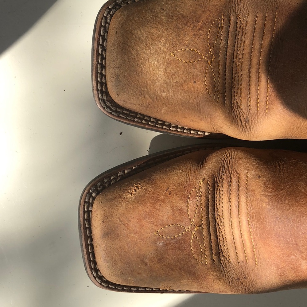 Ariat work boots cowgirl boots fits like 6.5 - Picture 7 of 7